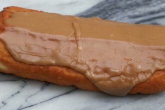 Long John Donut Decoded: A Complete Guide to Its Taste, History, and Popularity