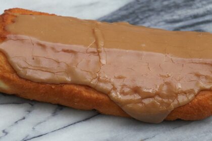 Long John Donut Decoded: A Complete Guide to Its Taste, History, and Popularity