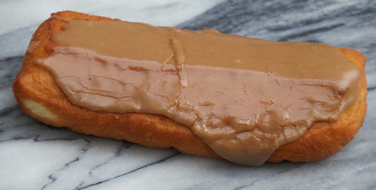 Long John Donut Decoded: A Complete Guide to Its Taste, History, and Popularity